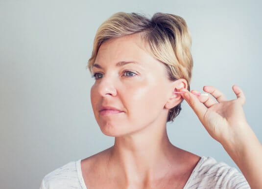 Higiene dos ouvidos: saiba a importância dela e como fazer