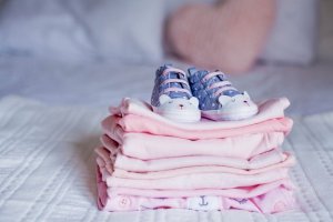 O que fazer com as roupas que não servem mais para o bebê?