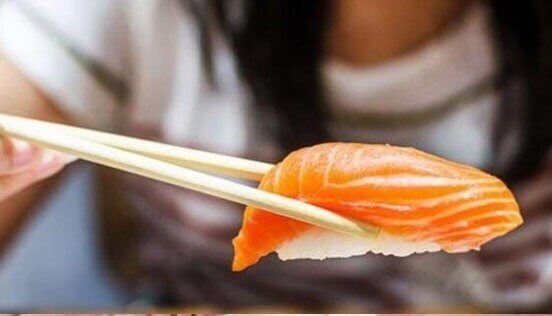 O sushi é outro risco para a toxoplasmose, por isso é um dos alimentos proibidos na gravidez.