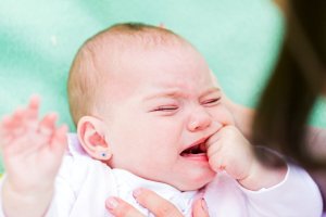 Causas da conjuntivite nos bebês