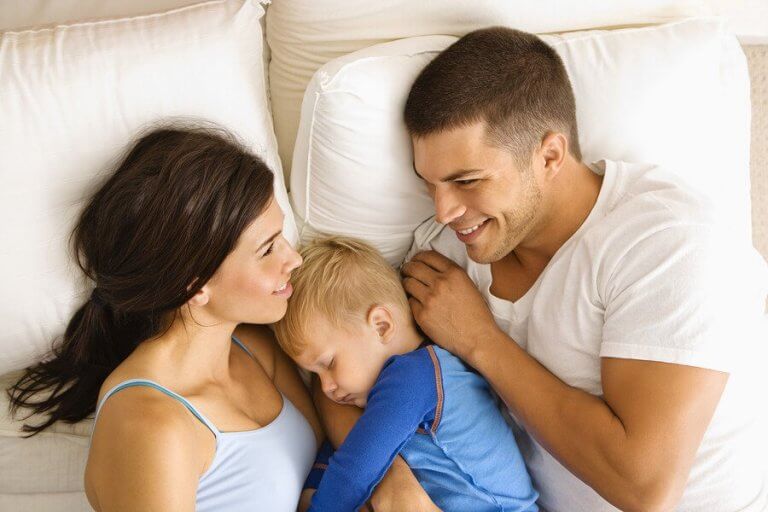 Até quando o bebê deve dormir no quarto com os pais