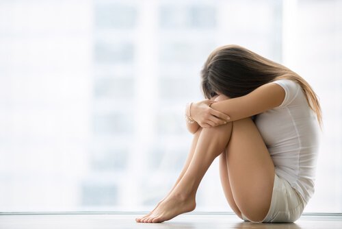 A síndrome pós-aborto é caracterizada por uma tristeza inconsolável nas mulheres.
