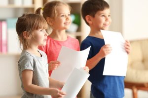 O que fazer se meu filho tiver vergonha de falar em público?