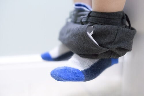 Como lidar com as crianças com medo de fazer cocô