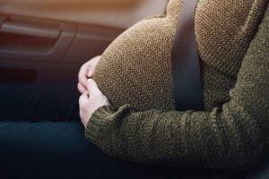 É bom usar o cinto de segurança durante a gravidez?
