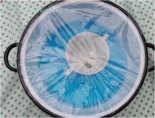 Experimento para explicar o ciclo da água para as crianças