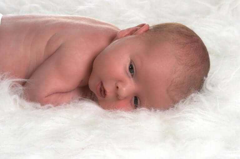 O cuidado com a pele do recém-nascido é importante para evitar problemas como a dermatite.