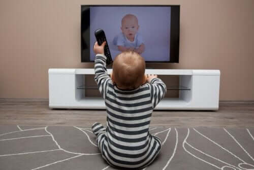 Como o tempo de tela excessivo influencia as crianças?