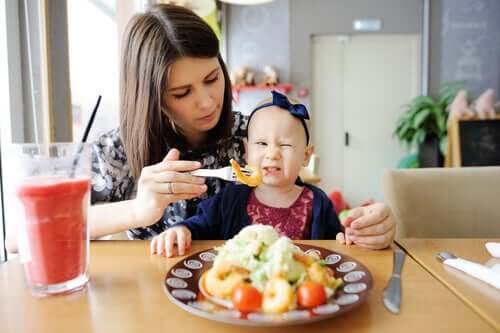 Chaves psicológicas para ajudar as crianças a comer bem