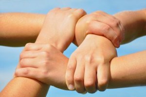 Benefícios dos jogos cooperativos para as crianças