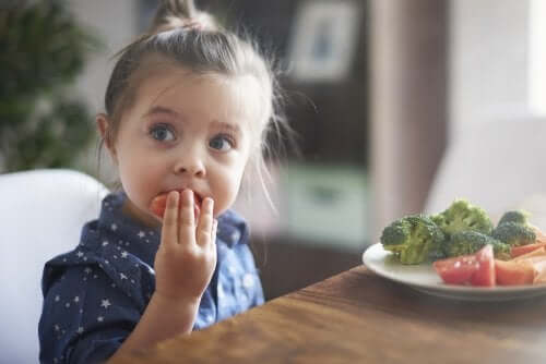 Dicas psicológicas para ajudar as crianças a comer bem