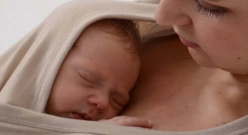 Importância do contato pele a pele após o parto