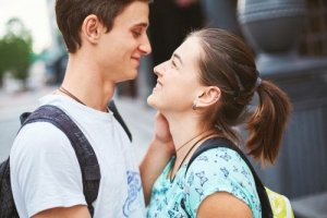 O problema do amor romântico nos casais adolescentes