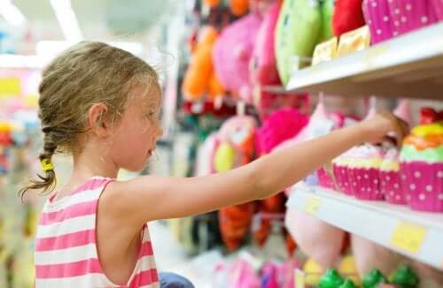 Chaves para evitar o consumismo compulsivo em crianças