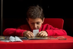 4 benefícios de colecionar figurinhas na infância