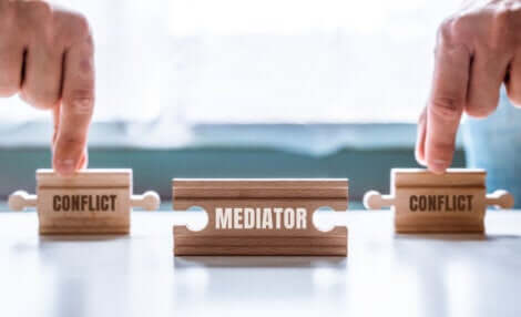 A gestão de conflitos por meio da mediação: duas partes do conflito e o mediador