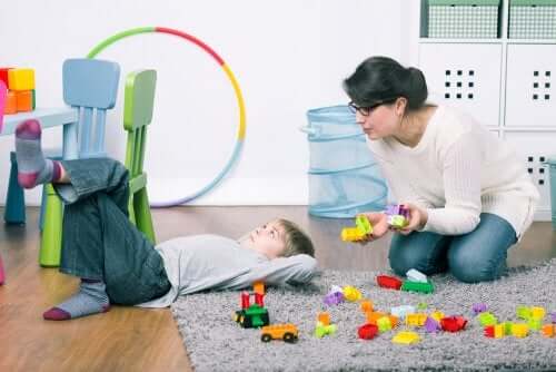 Modelagem e encadeamento para ensinar habilidades