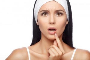 Como curar as bolhas causadas pelo herpes