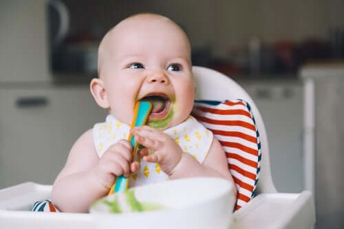Bebê feliz: como saber se meu bebê come pouco?
