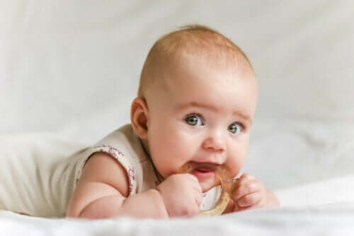 sintomas que o bebê apresenta quando os dentes estão nascendo