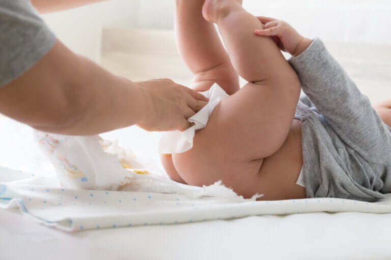 Analisar a fralda: o que as fezes do bebê querem dizer