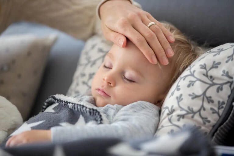 E se meu filho tiver tosse ou febre durante a quarentena?