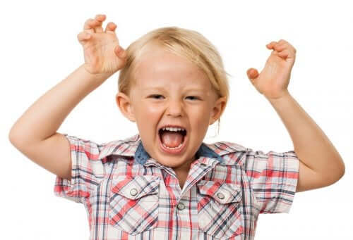 A síndrome de Tourette: criança gritando