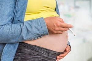 Como a fumaça do cigarro afeta o bebê?