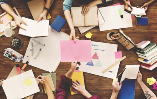 Brainstorming para realizar trabalhos em grupo