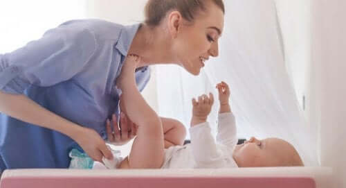 Analisar a fralda: o que as fezes do bebê querem dizer 