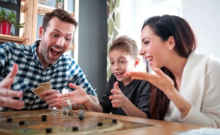 5 jogos de cartas e tabuleiro para jogar em família em tempos de COVID-19