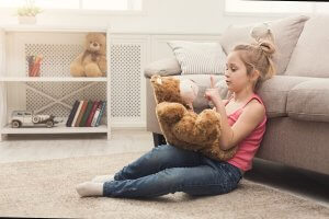 Meu filho fala sozinho: devo me preocupar?