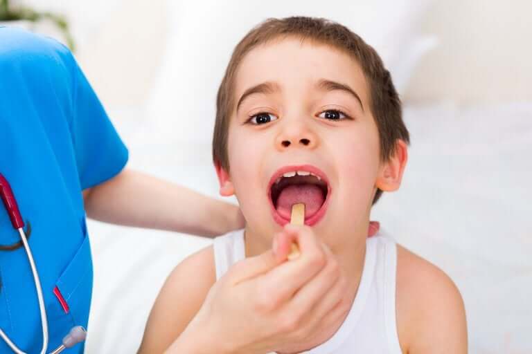 Meu filho está sempre rouco: o que fazer?