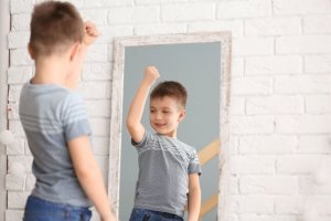 Por que é importante transmitir mensagens positivas sobre o corpo na frente das crianças
