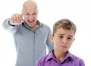 O tom de voz você deve usar ao disciplinar seus filhos