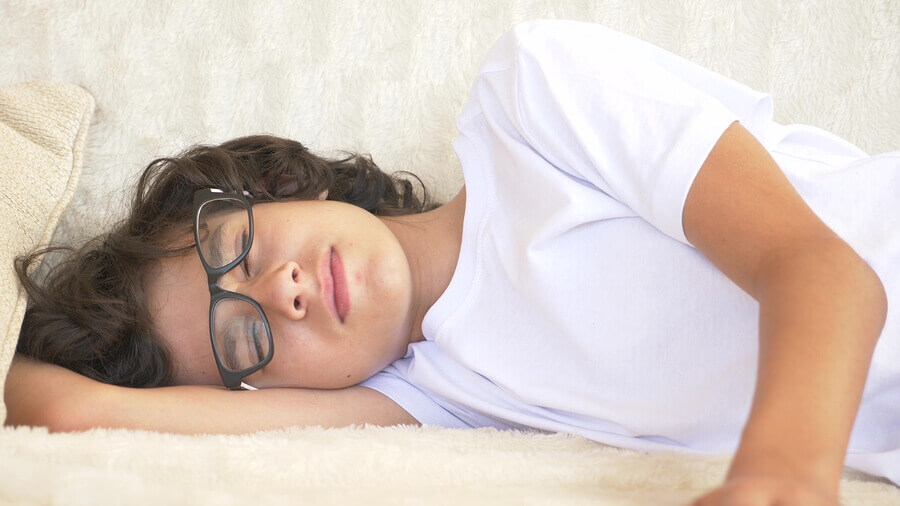 Devo me preocupar se o meu filho adolescente dorme muito?