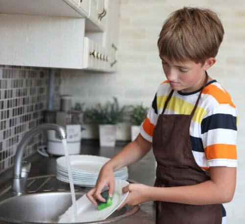 Como estabelecer prazos para as tarefas domésticas dos filhos