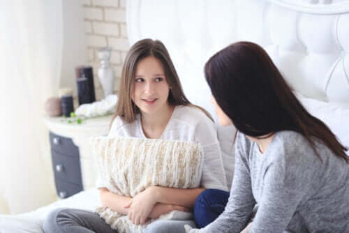 falar com a sua filha adolescente sobre a má conduta sexual 