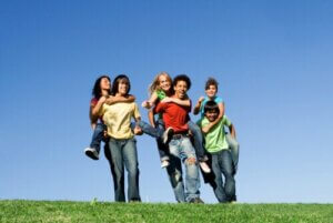 Como a desejabilidade social influencia os adolescentes?