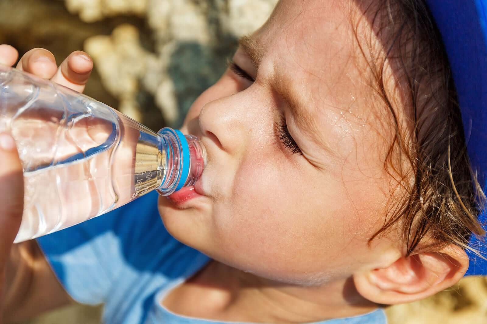 Dieta hidratante para crianças no verão