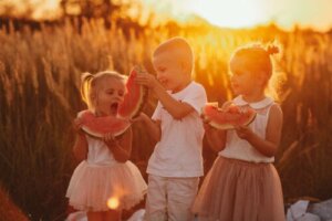 Dieta hidratante para crianças no verão