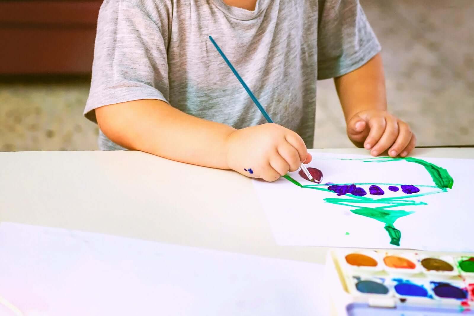 analisar os desenhos das crianças de acordo com as cores usadas
