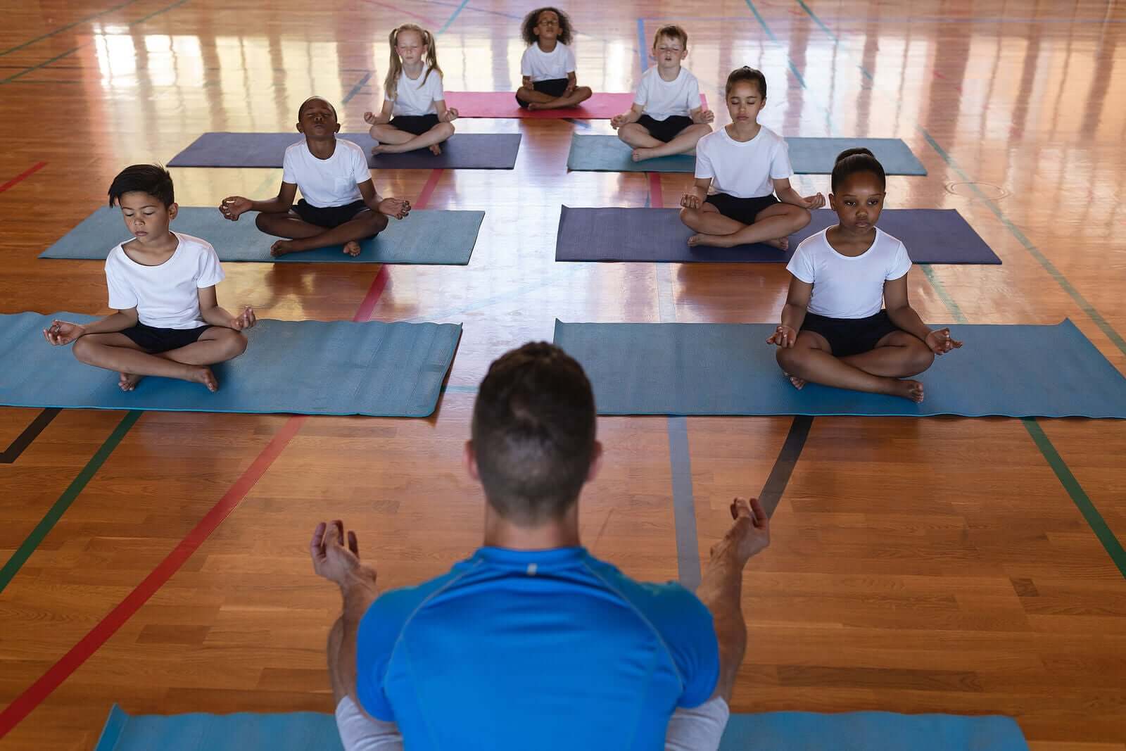 Yoga na sala de aula: chaves e benefícios