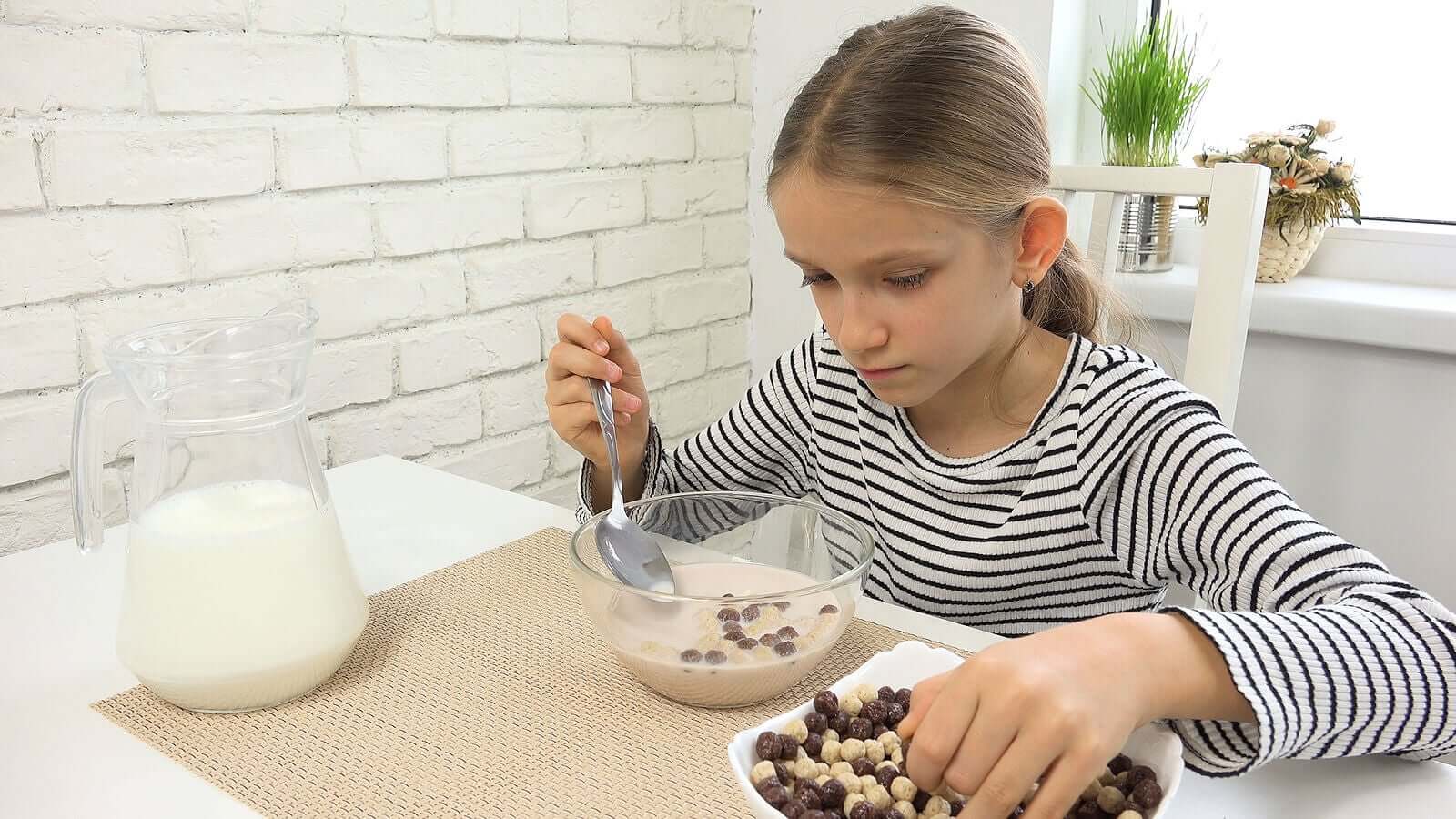 Pular o café da manhã durante a adolescência