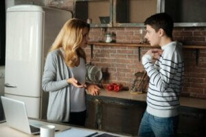 As consequências de ser uma mãe intrusiva