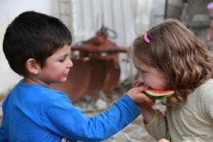 Compartilhar: quando exigir isso das crianças?