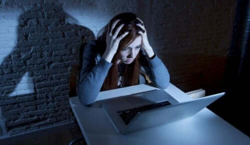Atenção! Você sabe o que é cyberbullying, sexting e grooming?