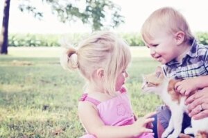 5 benefícios de ter animais de estimação quando se tem filhos