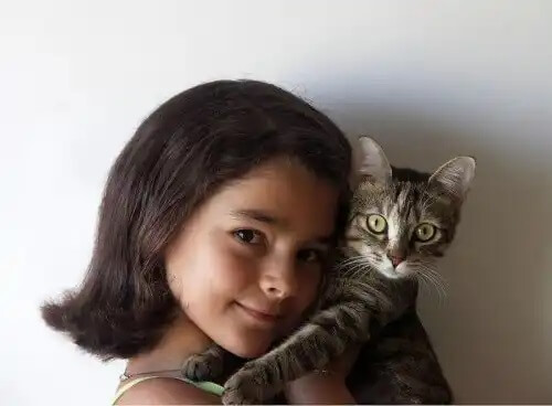 Menina e gato