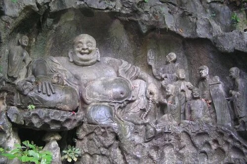 Figura de Buda sempre sorrindo.